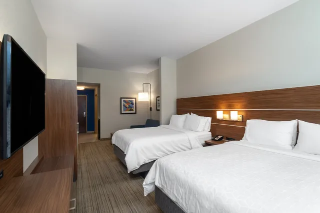 جناح بسريرين كوين، Holiday Inn Express Hotel Suites Talladega 1/3