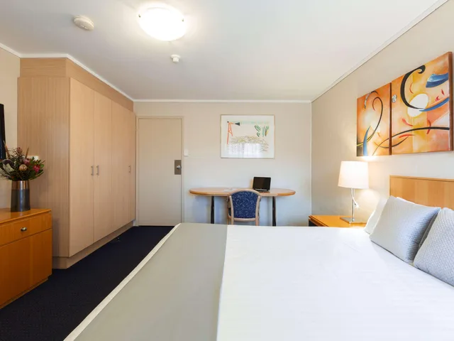 غرفة بسرير كوين، ibis Styles Canberra 1/5