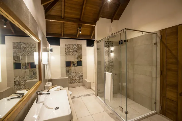 Water Villa, King Bed, Sunset View, Sofa، Reethi Faru Resort 5/5