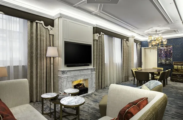 Suite, King and Twin Beds, Great Scotland Yard Unbound Collection By Hyatt 3/5