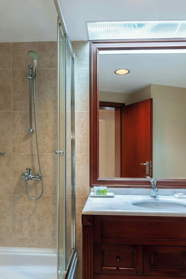 غرفة بسرير كينج بإطلالة على الحديقة، Renaissance Polat Istanbul Hotel 8/8