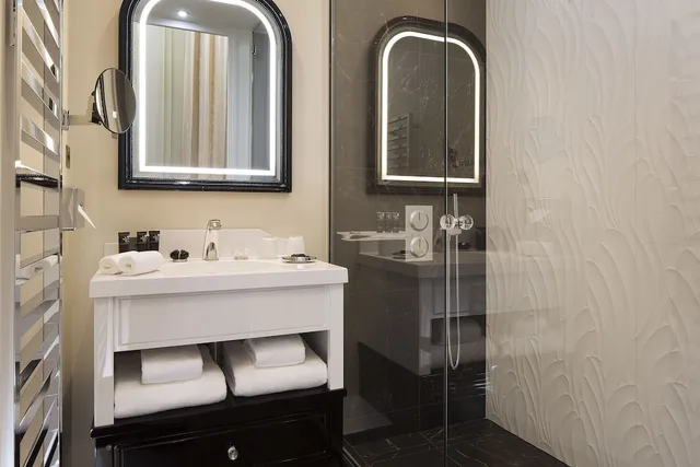 جناح جونيور بسرير كوين مع أريكة، Hotel Le Narcisse Blanc Spa 2/2