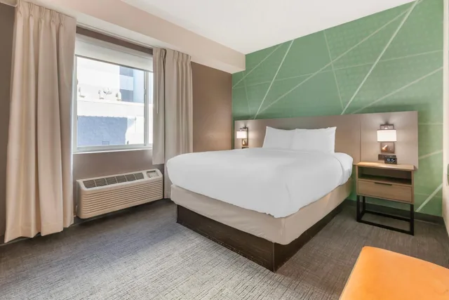 غرفة بسرير كوين، Comfort Inn and Suites Beaver Dam 2/6