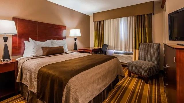 غرفة بسرير كوين لذوي الإعاقة، Old Mill Inn Omaha NE 1/1