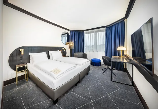 Executive, Queen Bed, Castle View, Vienna House by Wyndham Diplomat Prague 1/2