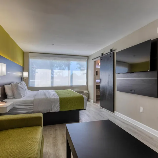 Deluxe, Suite, King Bed, Hotel Weston 3/10