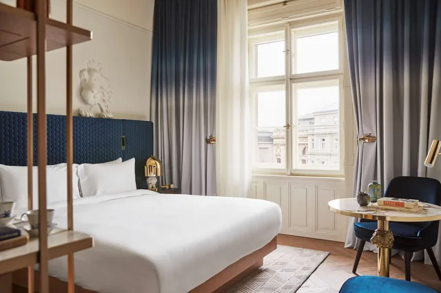 Room, King Bed, Grand Old View، Andaz Prague 2/4