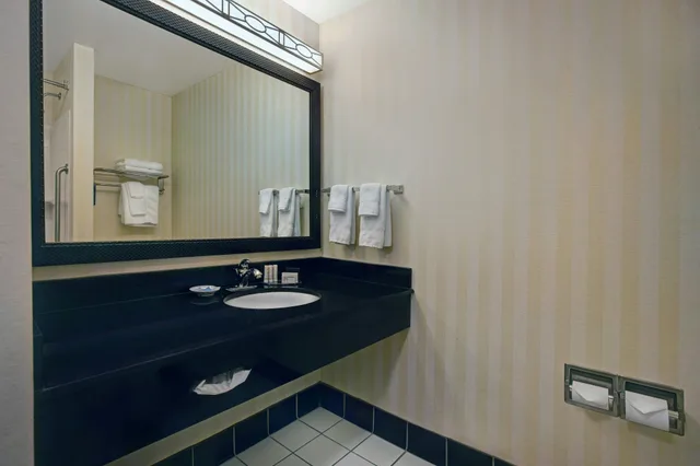 غرفة بسرير كينج، Fairfield Inn Suites Carlsbad 7/10