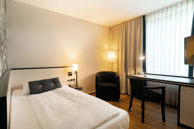 Standard, Double Bed, Sunday Hotel Bad Honnef 1/15