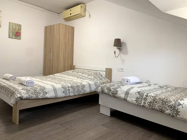 شقة بسريرين منفصلين بغرفة نوم واحدة مع أريكة، Samuil Apartments 1/3