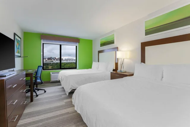 Standard, 2 Queen Beds, with View, Bathtub, Holiday Inn Express & Suites Downtown Fort Worth 1/2