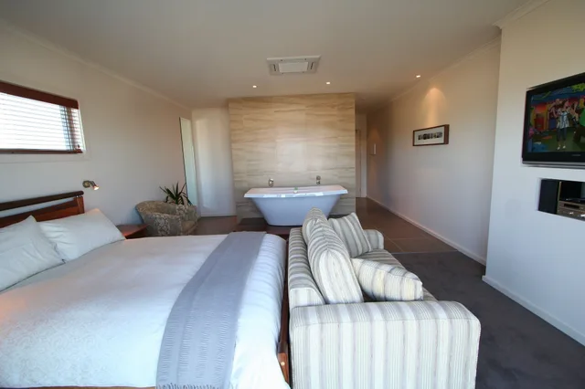 Bridge, Suite, Queen Bed، Captains At The Bay 3/10