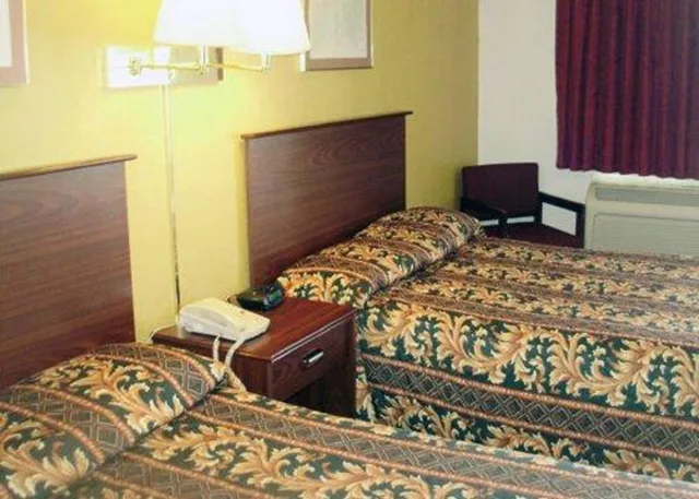 غرفة بسرير مزدوج، Rodeway Inn Goddard KS 1/2