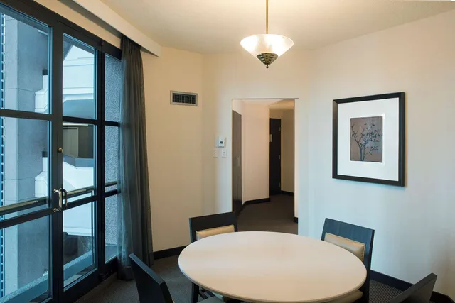 1 Bedroom, Deluxe, Suite, King Bed, Hilton Toronto Markham Suites Conference Centre Spa 2/3