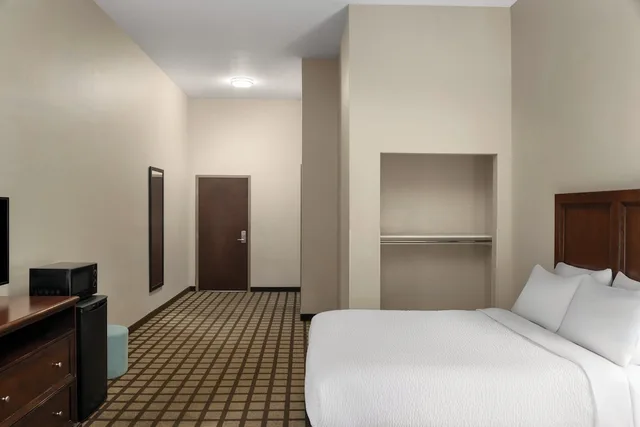 Standard, Multiple Beds، Garner Hotel Page - Lake Powell Area By IHG 1/10