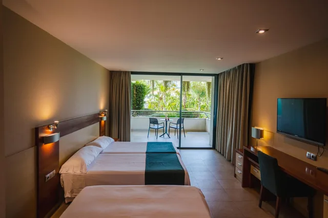 غرفة بشرفة مفردة بسرير مزدوج، Deloix Aqua Center Hotel 1/3