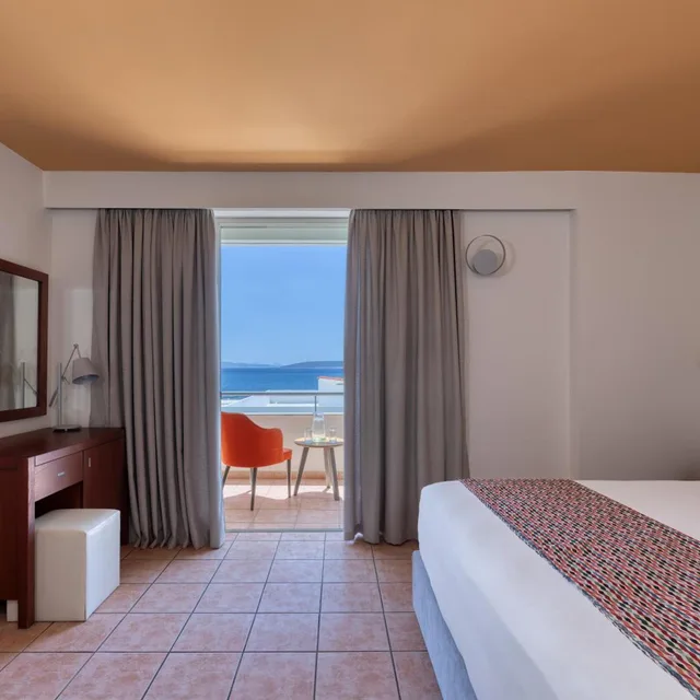 جناح عائلي، Flisvos Royal Tolo 2/10