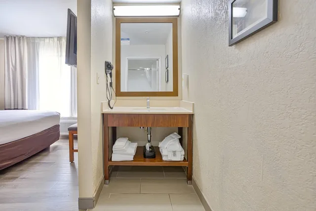 جناح بسريرين كوين لذوي الإعاقة، Comfort Inn and Suites Montgomery East Carmichael Rd 8/9