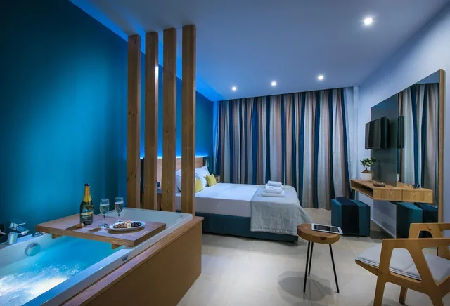 Superior, King Bed, Indoor Jetted Tub، Enorme Infinity Beach 4/6