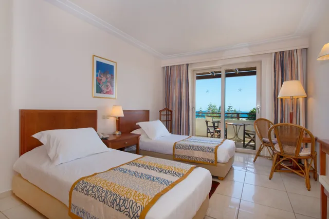 غرفة قياسية بسريرين منفصلين بإطلالة على البحر، Iberostar Selection Creta Marine 2/5