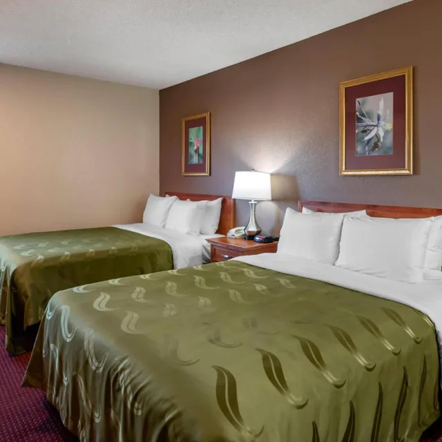غرفة بسريرين كوين بحوض استحمام لذوي الإعاقة، Quality Inn Grand Junction 1/5