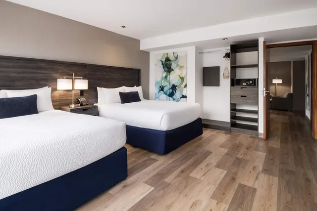 1 Bedroom, 2 Queen Beds, Kitchenette, Wyndham Garden Guatemala City 1/2