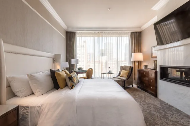 غرفة ديلوكس بسرير مزدوج بإطلالة على المدينة، Hotel Birks Montreal 3/8