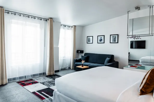 جناح جونيور، Kube Paris 2/10