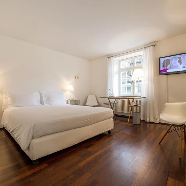 Style, Double Bed, Der Teufelhof Basel 1/4