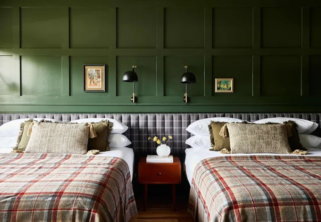 Loft, Suite, 2 Queen Beds, Trundle Bed, Mountain View، Hunter Lodge, a Bluebird by Lark 2/3