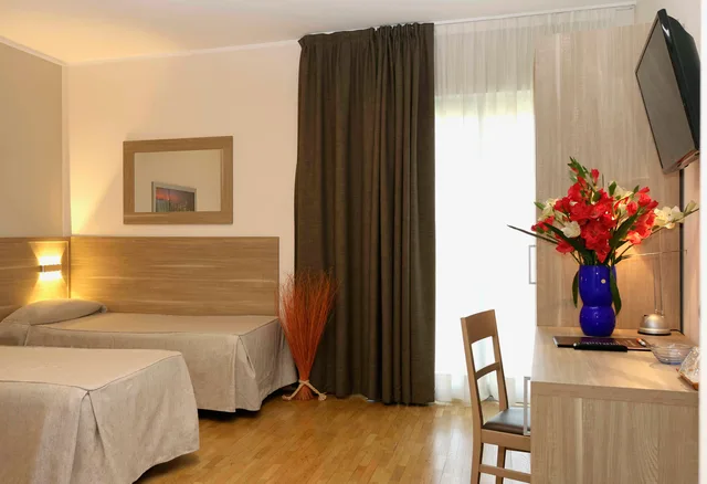 غرفة بسريرين منفصلين، Dama Hotel 2/4