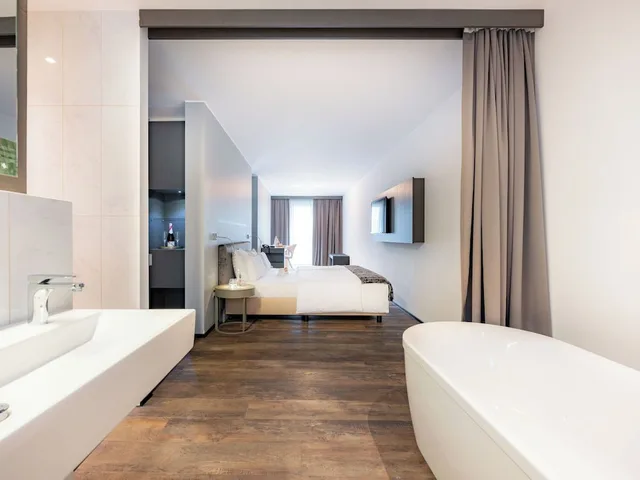 جناح ملكي، HOTEL CITY MARIBOR 6/8
