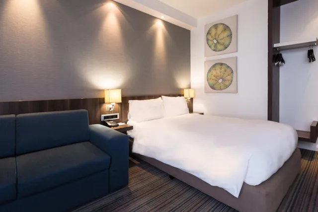 غرفة قياسية بسرير مزدوج بإطلالة على البحر بشرفة مع أريكة، HOLIDAY INN EXPRESS DURBAN - UMHLANGA 3/4