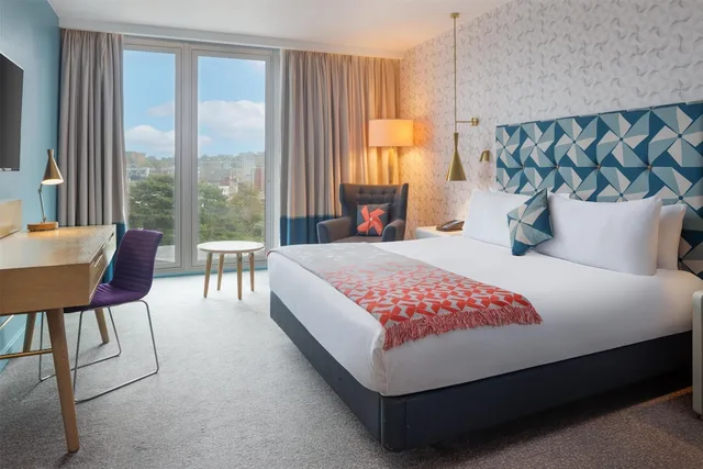 Guest Room, King Bed, Hilton Bournemouth 12/20