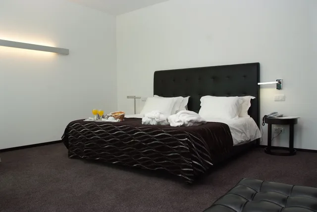 غرفة عائلية بسرير مزدوج وسريرين منفصلين، Axis Viana Business And Spa 1/6