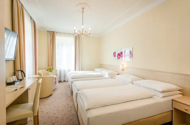 غرفة قياسية رباعية، Scherer Hotel 2/2