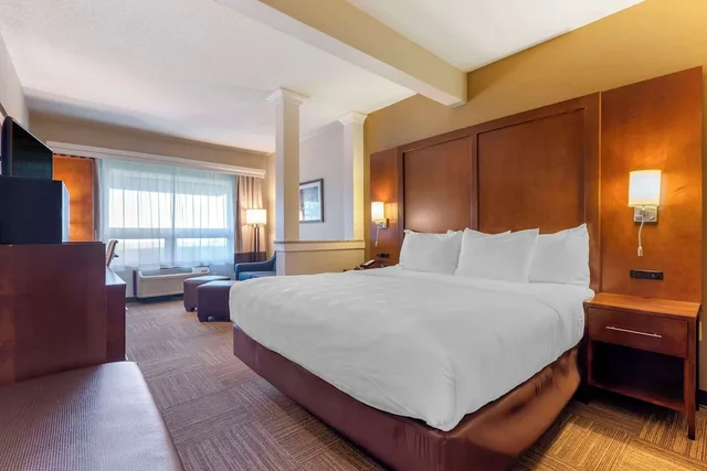 City, Suite, King Bed, Sofa, Lift Bridge Lodge Ascend Hotel Collection 1/7