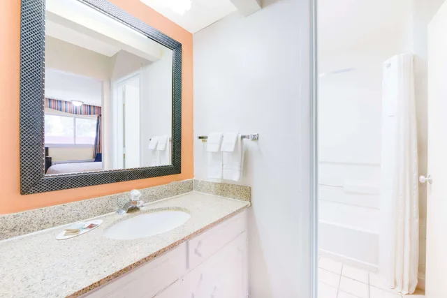 غرفة قياسية بسرير كينج للمدخنين، Travelodge By Wyndham Ruidoso 7/7