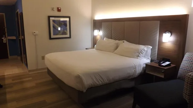 Standard, King Bed, Accessible, Holiday Inn Express Hotel Suites Dyersburg 1/1