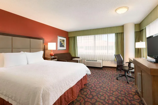 غرفة بريميوم بسرير كينج، Hampton Inn Denver West Federal Center 1/3