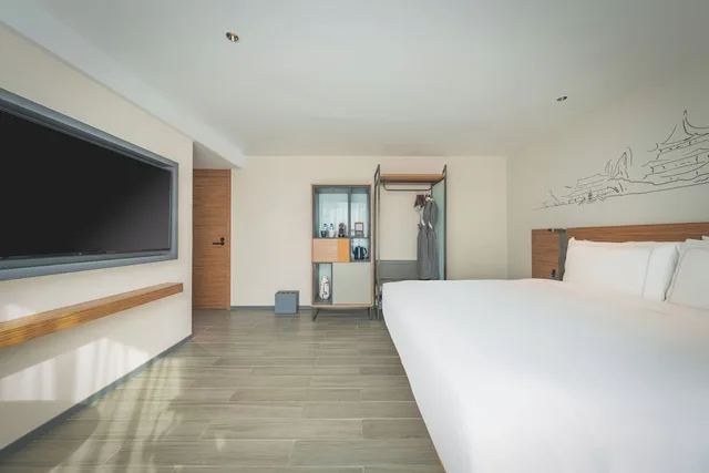 Executive, King Bed, UrCove by Hyatt Nanjing Downtown 1/9