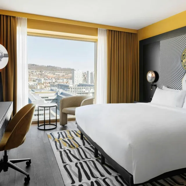غرفة سوبيريور بسرير كينج في طابق مرتفع، RENAISSANCE ZURICH TOWER HOTEL 3/8