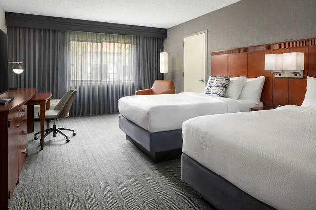 غرفة بسريرين كوين بإطلالة على المسبح بشرفة، Courtyard Los Angeles Hacienda Heights Orange County 2/3
