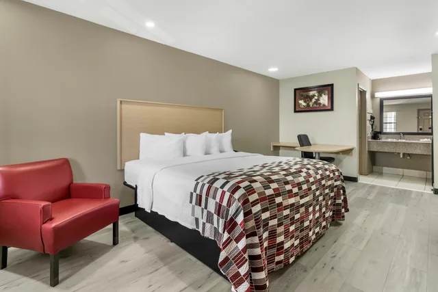 غرفة سوبيريور بسرير كينج، Red Roof Inn West Memphis, AR 6/10