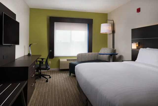 غرفة قياسية بسرير كينج، Holiday Inn Express Hotel And Suites Independence Kansas City 2/3
