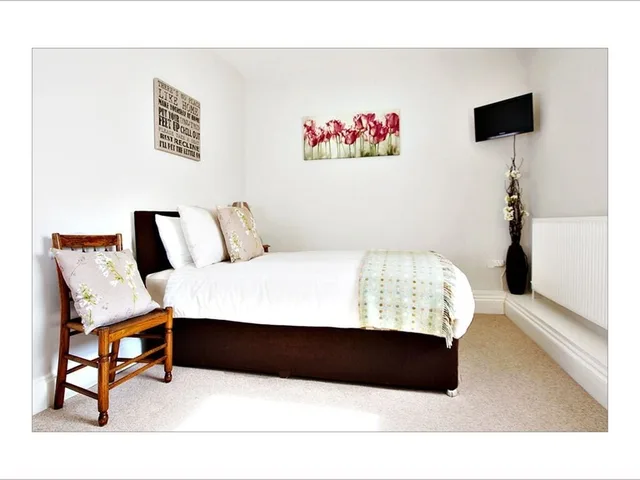 Room, Single, Single Bed, Harewood End Inn 1/1