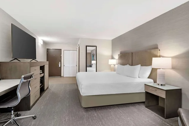 غرفة قياسية بسرير كينج، Best Western Plus Agate Beach Inn 4/6