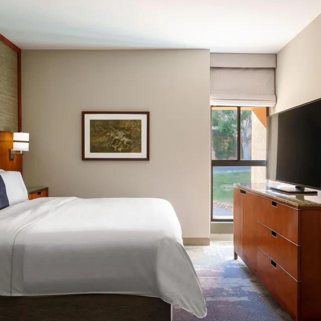 جناح تنفيذي بسرير كينج بغرفة نوم واحدة مع أريكة، The Westin Rancho Mirage Golf Resort and Spa 1/4
