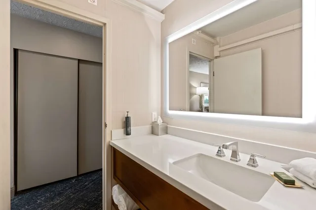 غرفة بسرير كوين، DoubleTree by Hilton Hotel Spokane City Center 2/3