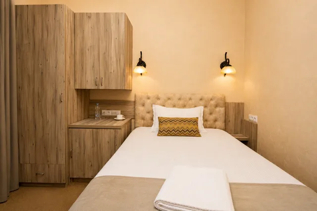 غرفة قياسية مفردة، Imperial House 6/9